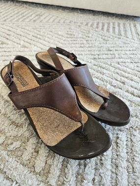 Reaction Kenneth Cole Brown Leather Thong Sandals